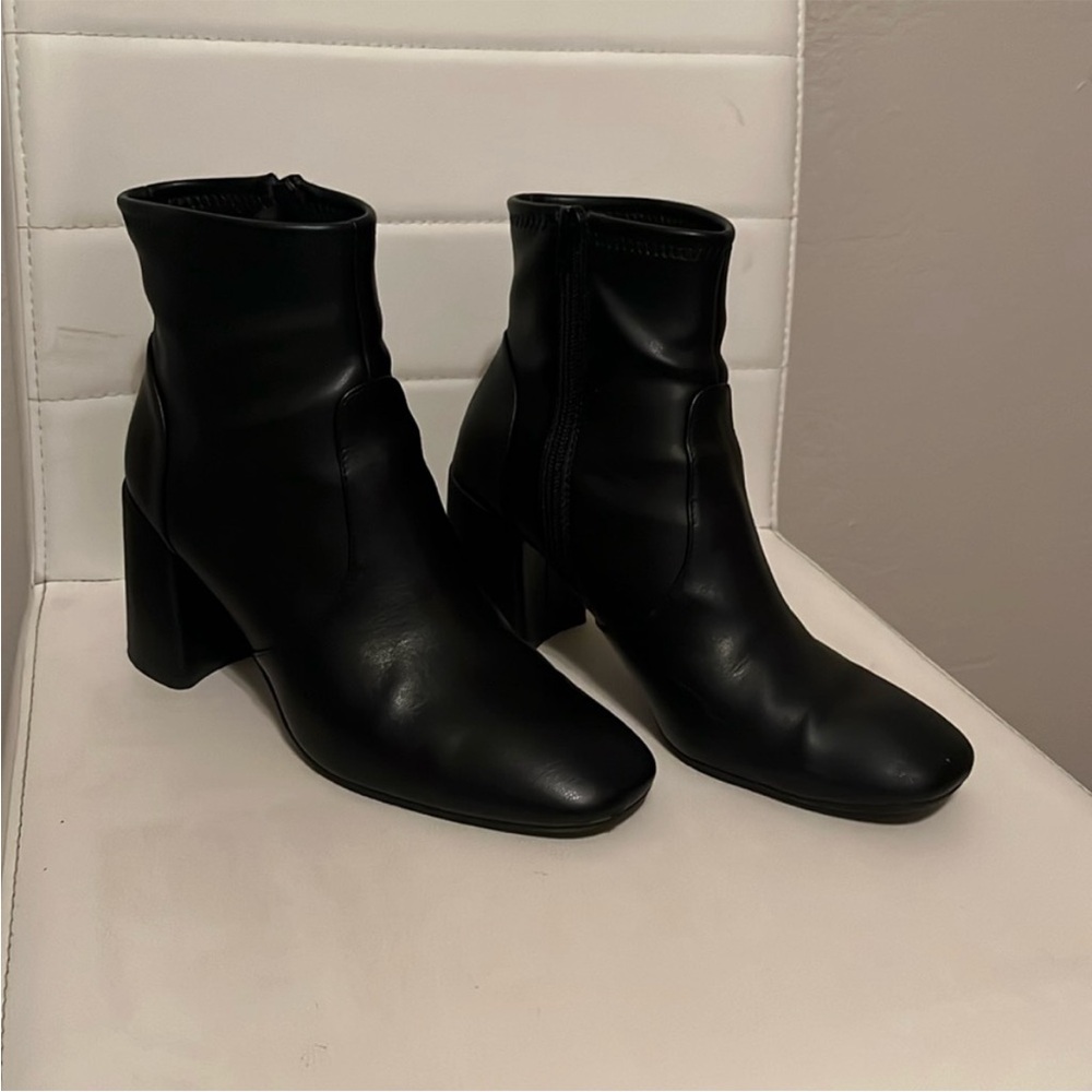 10 MADDEN NYC black booties chunky heel Women's Ankle Boots
